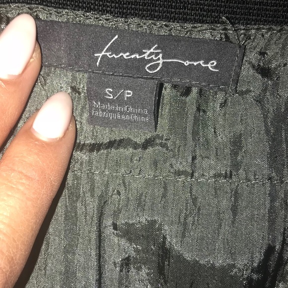 Grey mini skirt ! Super cute - Picture 6 of 7